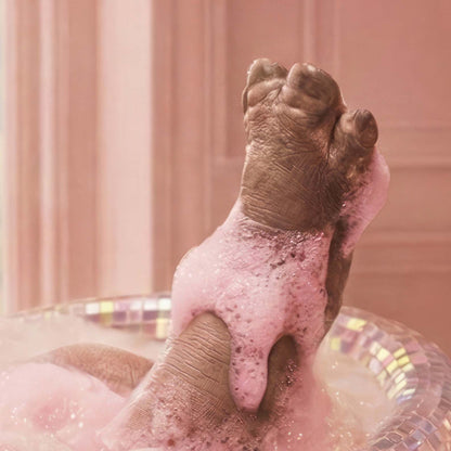 High Resolution Art Texture Of Bath Time II